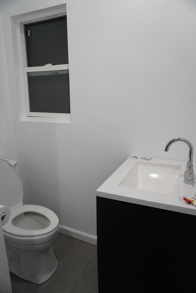 bathroom - 1425 Hauser Blvd