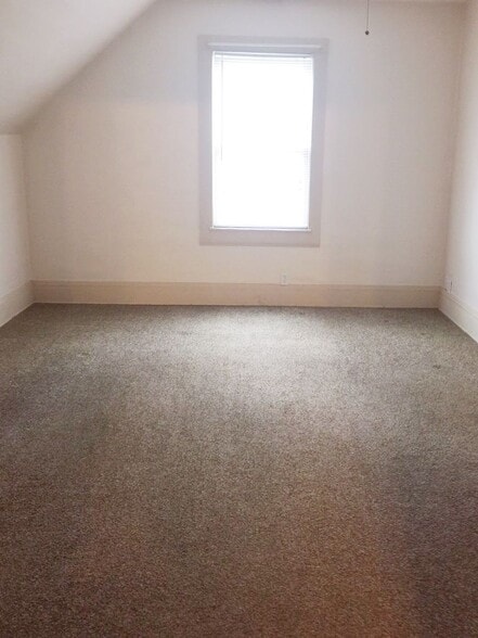Spacious Living Space - 4408 Oak Park Ave