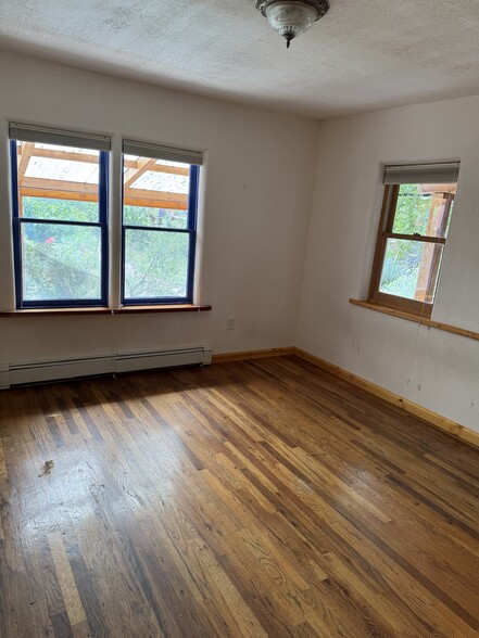 Bedroom 2 - 1706 W Alameda St
