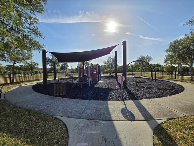 Building Photo - 2246 Waukegan Dr