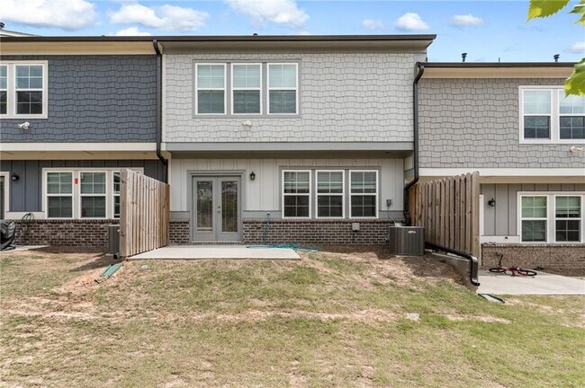 Building Photo - 649 Isom Walk
