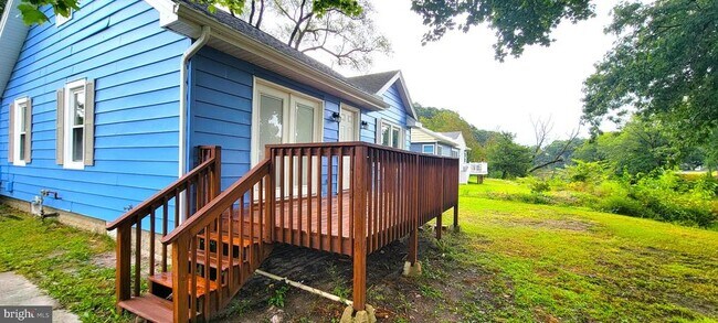 Building Photo - 104 Middleneck Ln