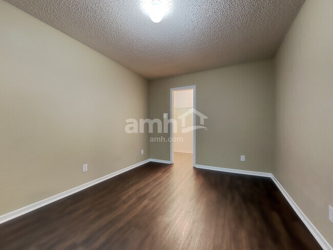 Building Photo - 10243 Cumberland Pointe Blvd