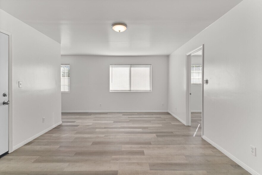Building Photo - 11116 Berendo Ave