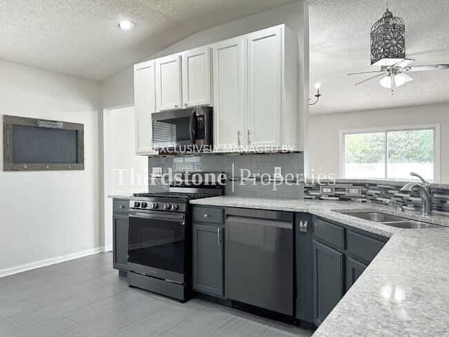 Building Photo - 1051 Moosehead Dr