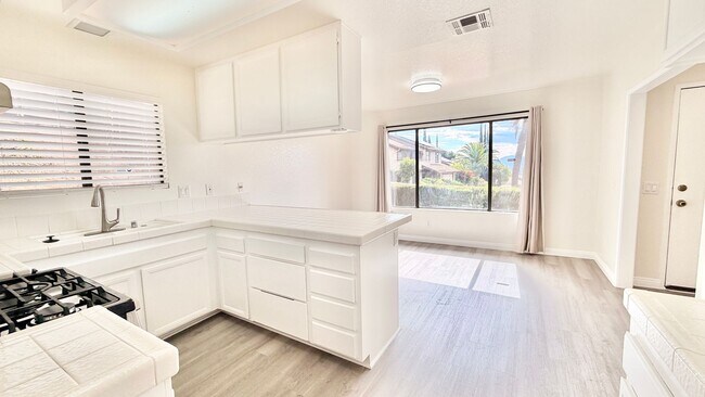 Building Photo - Wonderful Split-level Home with Spacious B...