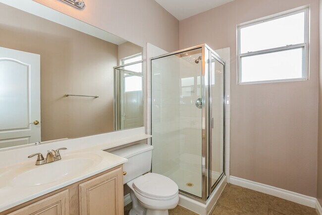 Building Photo - 1102 Broomfield Dr