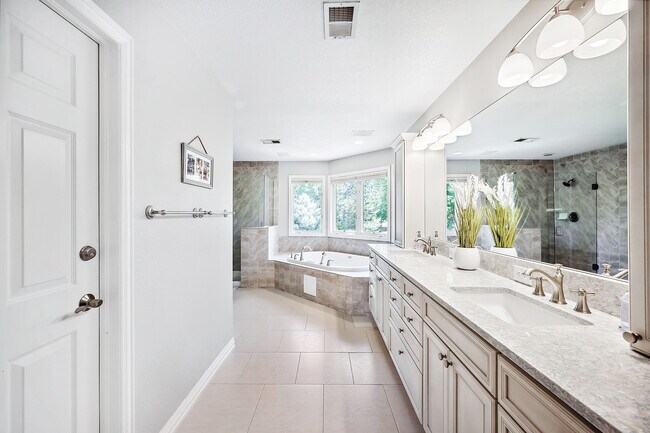 Building Photo - 534 Sawtooth Point