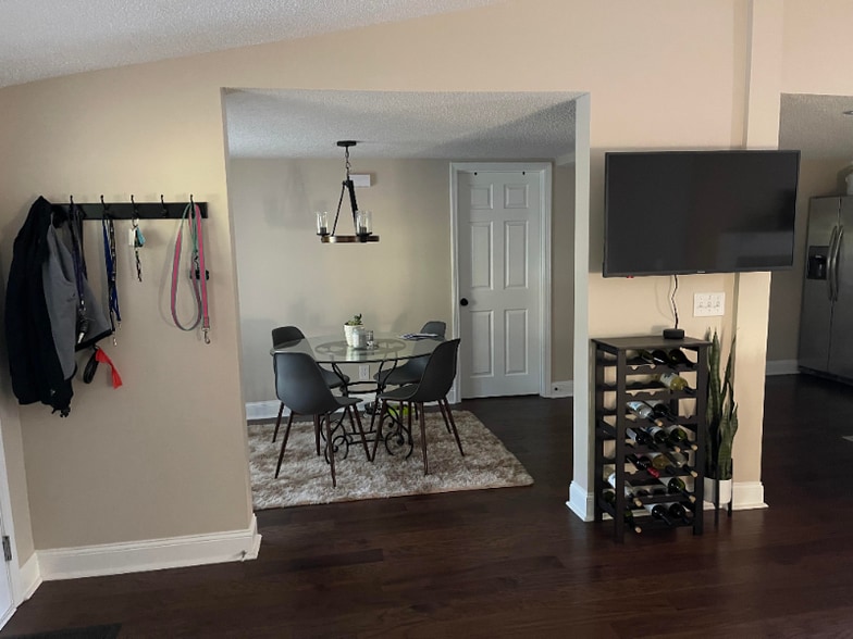 Building Photo - 213 Webb St