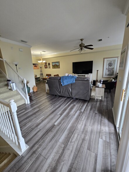 2nd level main living area - 3409 10th Ln W