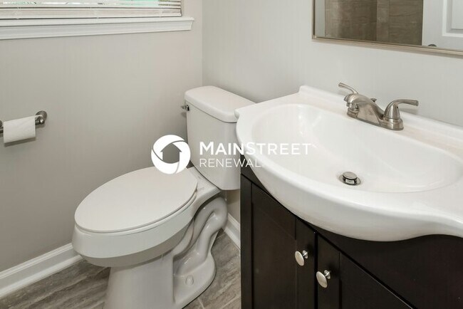 Building Photo - 4 Bedroom Pet-Friendly Home in JACKSONVILLE, FL with Main Street Renewal