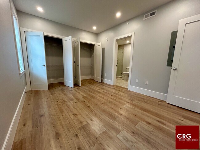 Building Photo - 124 Kenrick St