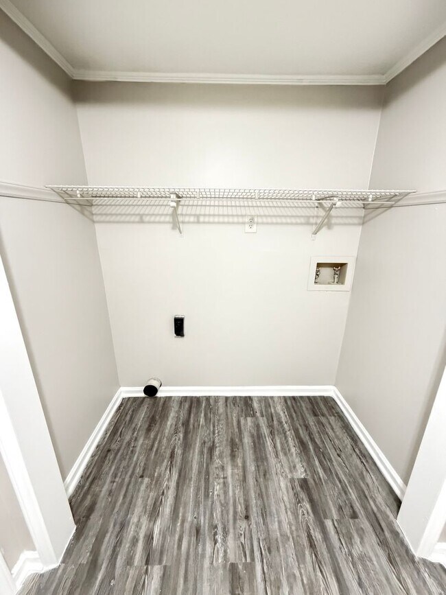 Building Photo - 3 Bedroom