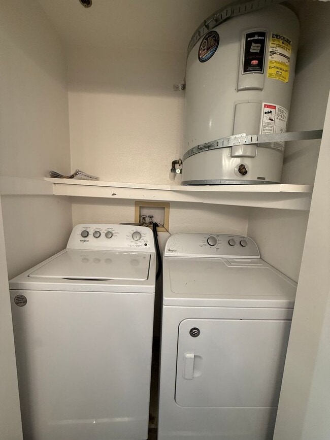 Building Photo - Cute and Cozy 2Br/2Ba second floor Condo in The Summit