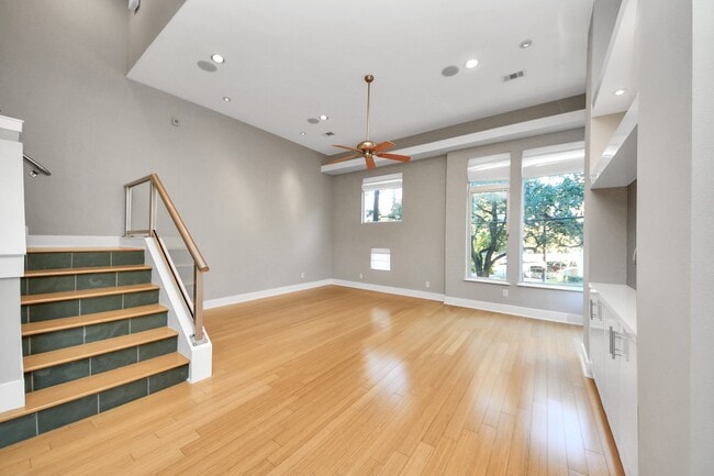 Building Photo - 1610 Calumet St