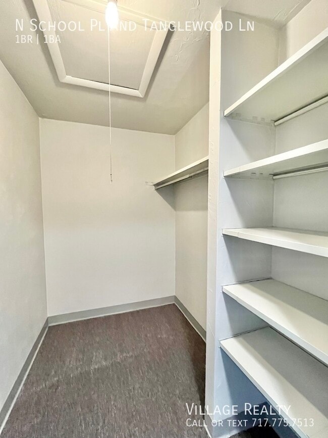 Building Photo - 335 N School Pl