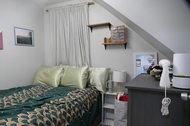 Building Photo - 834 N Mozart St