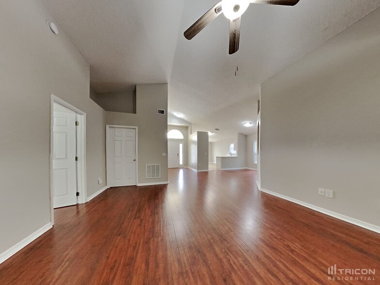 Building Photo - 545 Randon Terrace