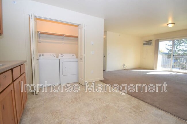 Building Photo - 807 W Villard St
