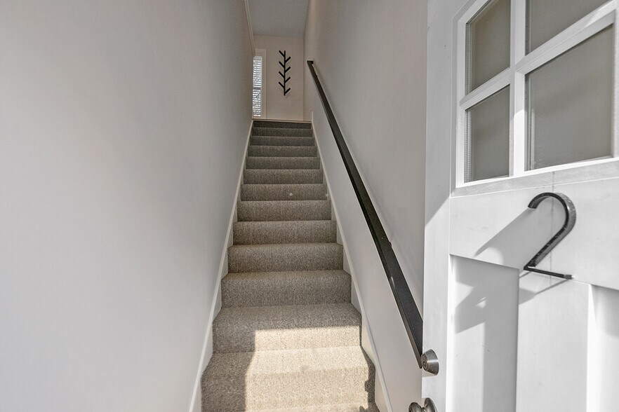 Building Photo - 415 11th St NW