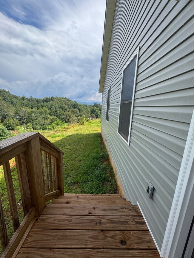 Building Photo - 321 Quinn Hill Ln