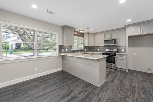 Building Photo - 3827 Linkview Dr