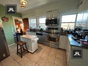 Building Photo - 4 bedroom in Newton MA 02467