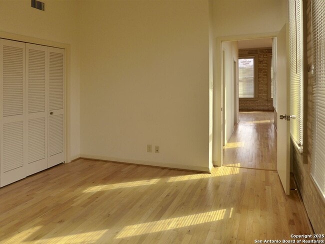Building Photo - 221 Losoya St