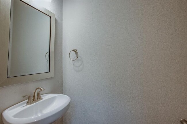 Building Photo - 820 Anahuac Dr