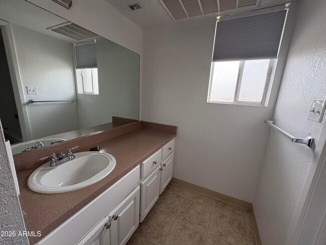 Building Photo - 7141 N 16th St