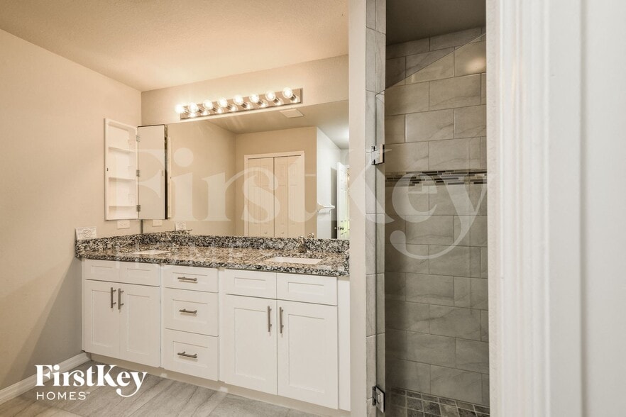 Building Photo - 1217 SW 15th St