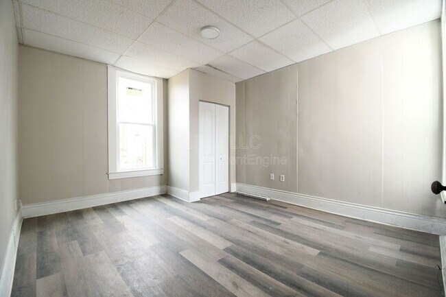 Building Photo - 715 N 33rd St