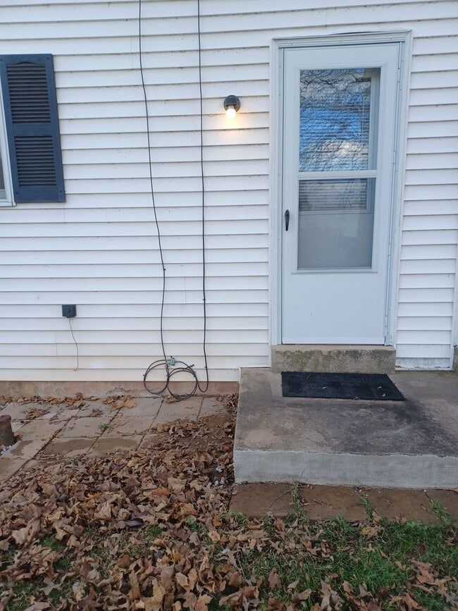 Building Photo - Newly Redone 2 Bed/1 Bath Apartment in Elizabethtown