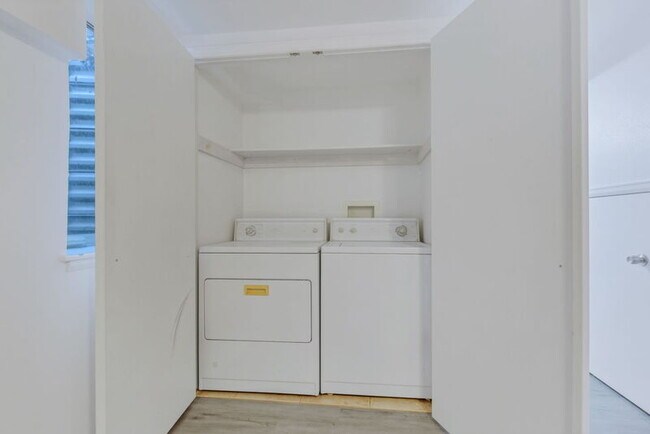 Building Photo - 2140 Niagara St
