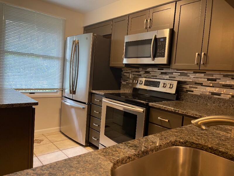 Building Photo - 231 Shady Ridge Dr