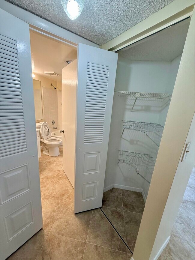 Building Photo - 1142 Coral Club Dr