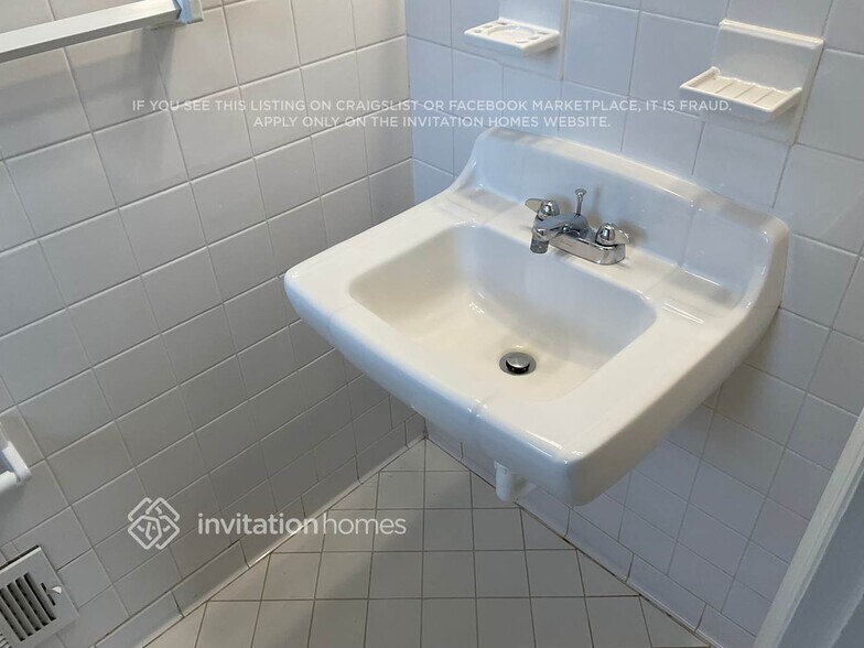 Building Photo - 1828 Archdale Dr