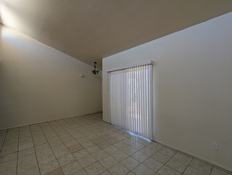 Building Photo - 1477 E 27th Ave