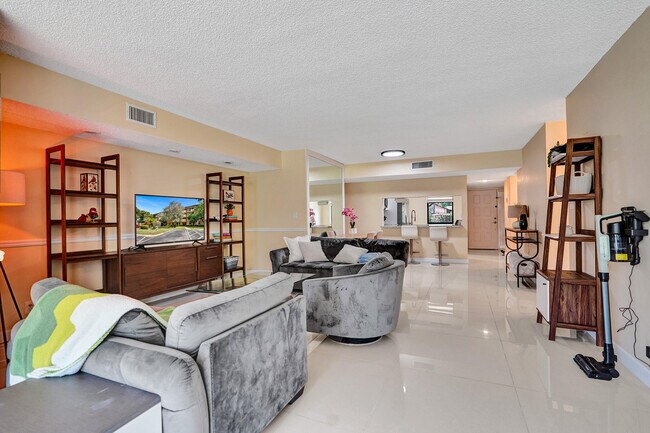 Building Photo - 2659 Carambola Cir N