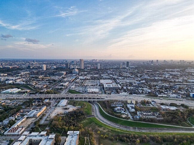 Building Photo - 620 Rutland St