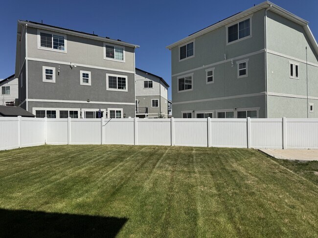 Building Photo - 138 E Crown Point Dr