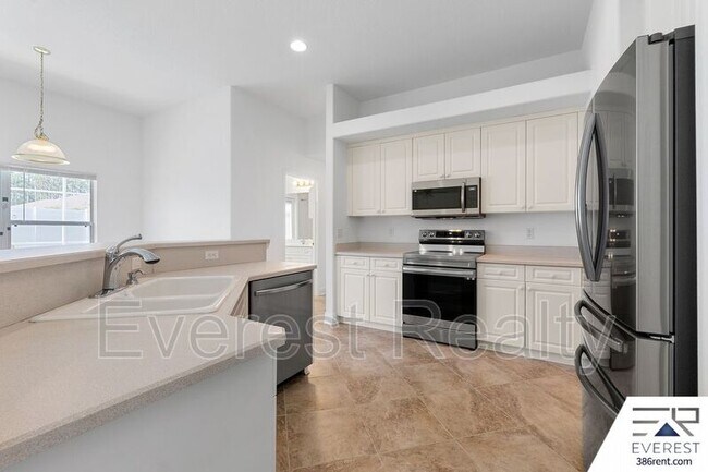 Building Photo - 13 Sleigh Bell Pl