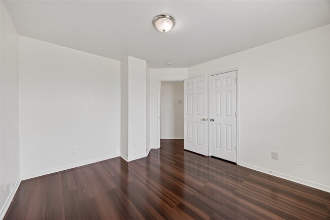 Building Photo - 20747 Settlers Lake Cir N