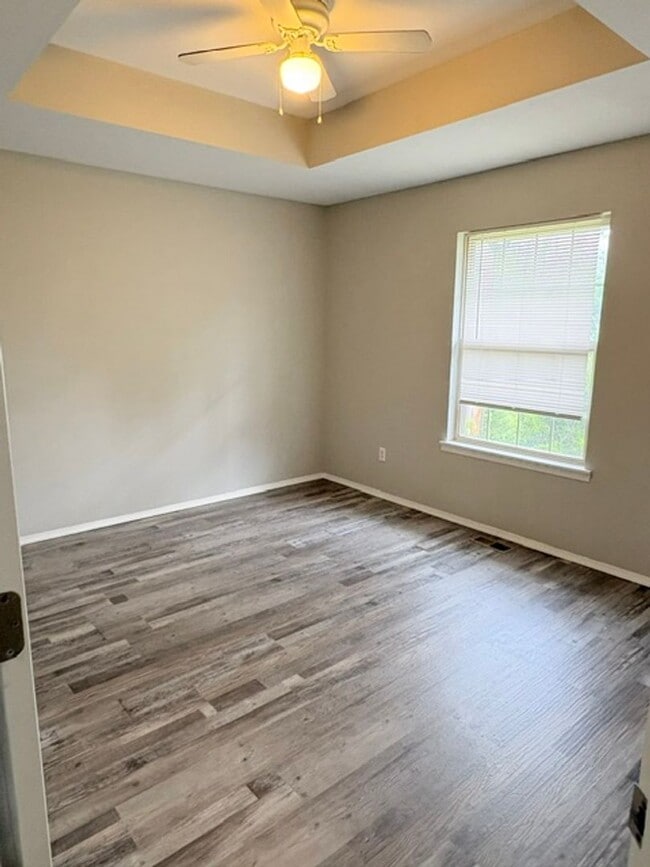 Building Photo - Ozark~ 4 bedroom walkout basement duplex for rent!