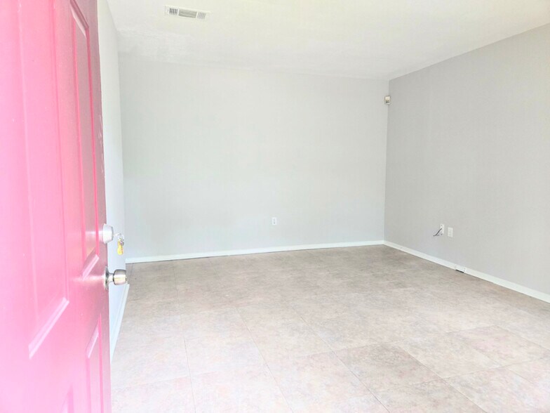 Building Photo - 270 Myer Ave