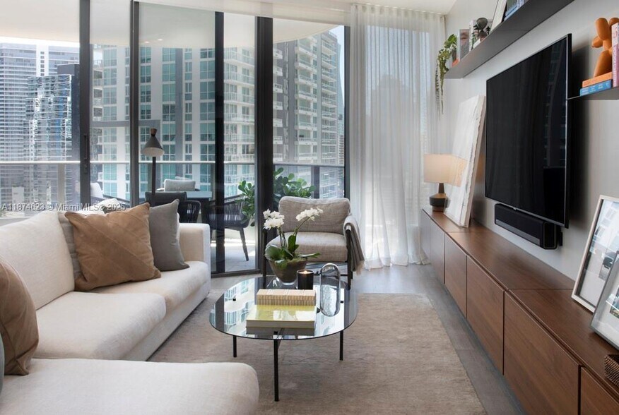 Building Photo - 1000 Brickell Plz