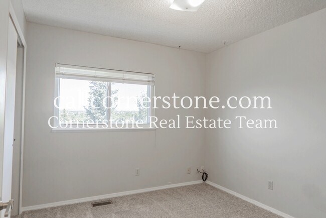 Building Photo - 6650 Chantilly Pl