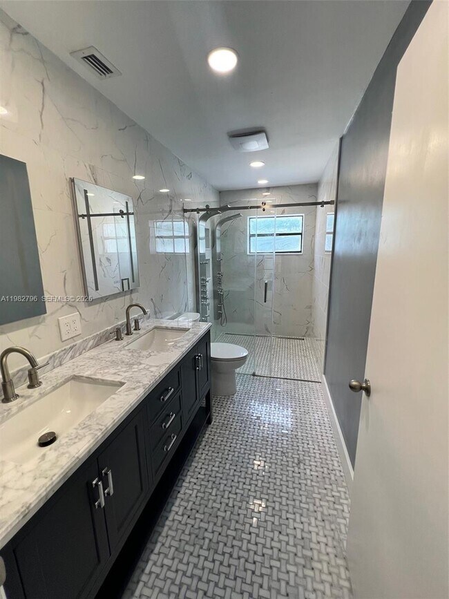 Building Photo - 13439 SW 8th Ln