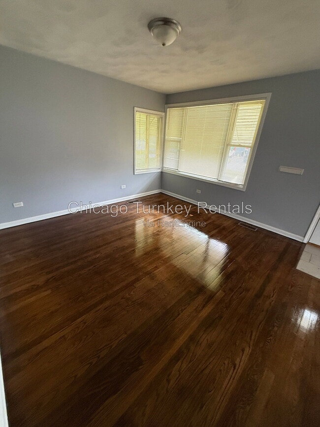 Building Photo - 14204 Woodlawn Ave