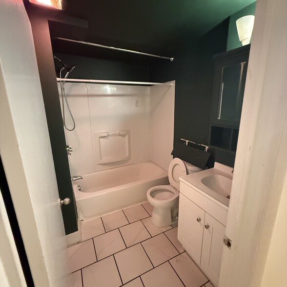 full bath - 65 Pine St